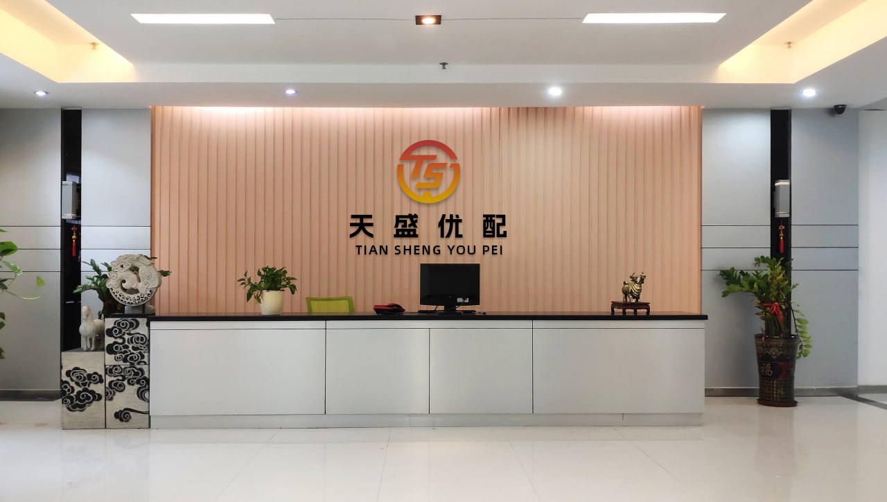 灵菲配资 大客车激起水浪致后车“失明”！大连男子驾车遭遇惊险一幕...